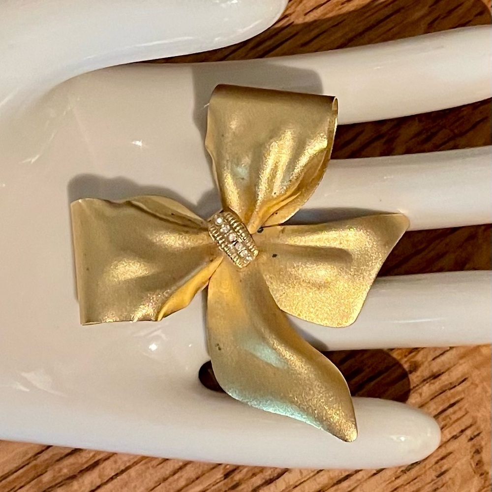 Vintage Gold-tone Bow Brooch with Crystal Accents